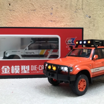 Mô hình xe Toyota Landcruiser LC80 tỷ lệ  1:24