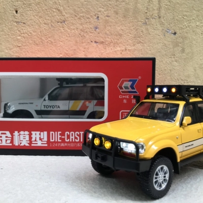 Mô hình xe Toyota Landcruiser LC80 tỷ lệ  1:24