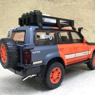 Mô hình xe Toyota Landcruiser LC80 tỷ lệ  1:24
