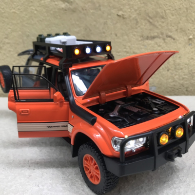 Mô hình xe Toyota Landcruiser LC80 tỷ lệ  1:24