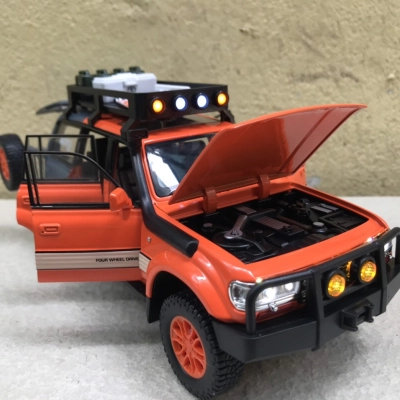 Mô hình xe Toyota Landcruiser LC80 tỷ lệ  1:24