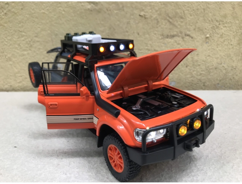 Mô hình xe Toyota Landcruiser LC80 tỷ lệ  1:24