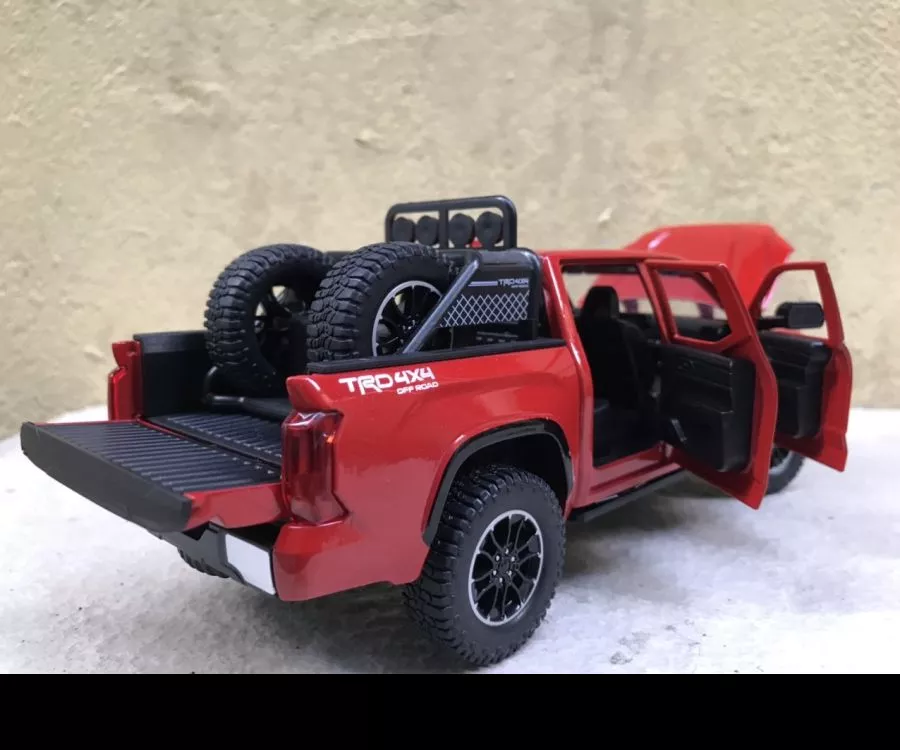 ​Mô hình xe TOYOTA Pickup Tundra 2023 tỷ lệ 1:24