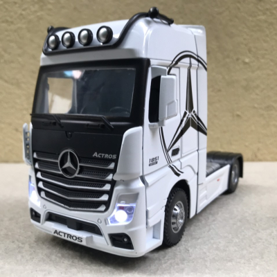 Mô hình xe Đầu kéo Container 1815 Mercedes tỷ lệ 1:36
