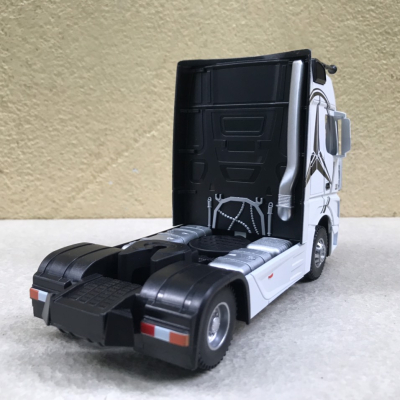 Mô hình xe Đầu kéo Container 1815 Mercedes tỷ lệ 1:36