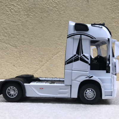 Mô hình xe Đầu kéo Container 1815 Mercedes tỷ lệ 1:36