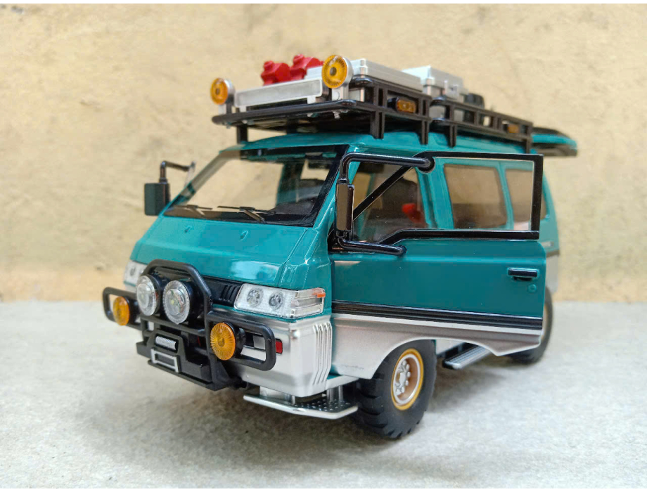 ​Xe mô hình Mitsubishi Delica Van tỷ lệ 1:24