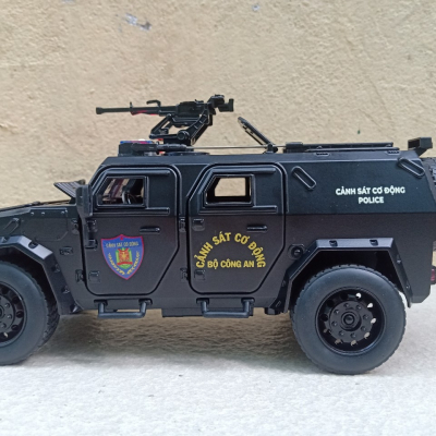 ​Mô hình xe Cảnh Sát Cơ Động Bọc thép M-TERRAIN Dongfeng  tỷ lệ 1:18