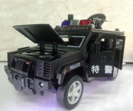 Mô hình xe Cảnh sát SWAT tỷ lệ 1:32