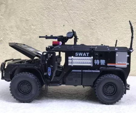 ​Mô hình xe Cảnh sát Swat Typhoon VDV tỷ lệ 1:32
