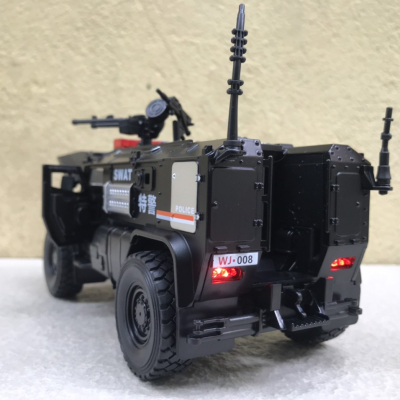 Mô hình xe Cảnh sát Swat Typhoon VDV tỷ lệ 1:32
