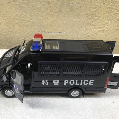 Mô hình xe Đặc chủng Police IVECO tỷ lệ 1:24