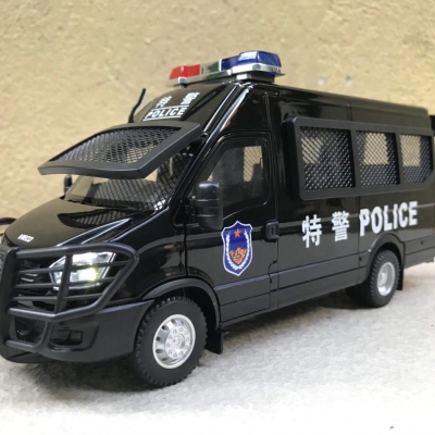 Mô hình xe Đặc chủng Police IVECO tỷ lệ 1:24