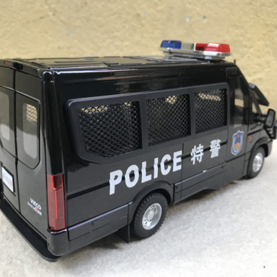 Mô hình xe Đặc chủng Police IVECO tỷ lệ 1:24