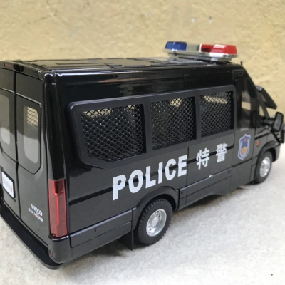 Mô hình xe Đặc chủng Police IVECO tỷ lệ 1:24