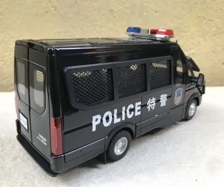 ​Mô hình xe Đặc chủng Police IVECO tỷ lệ 1:24