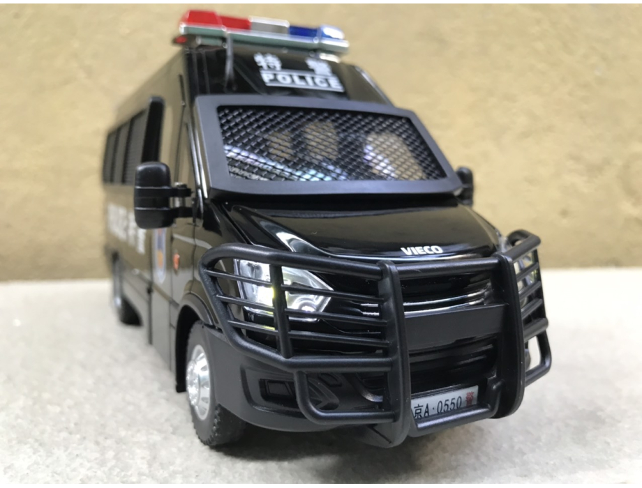 Mô hình xe Đặc chủng Police IVECO tỷ lệ 1:24 Mô hình xe Đặc chủng Police IVECO tỷ lệ 1:24