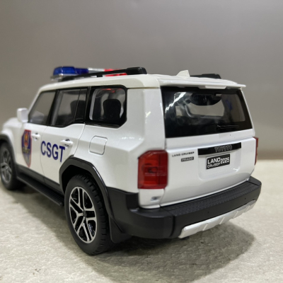 ​Mô hình xe land Cruiser PRADO LC250 CSGT tỷ lệ 1:24