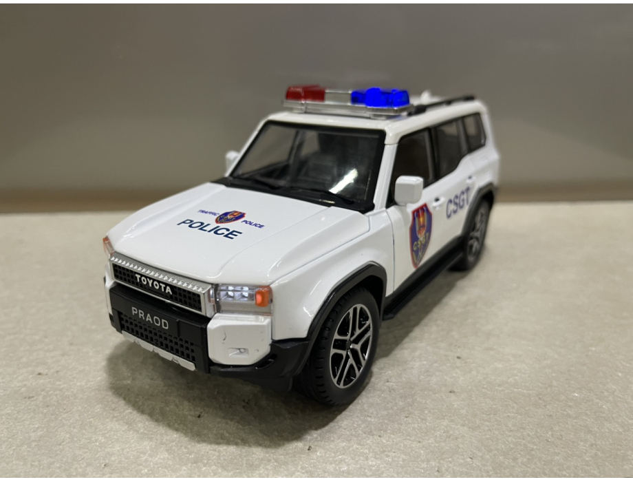 Mô hình xe land Cruiser PRADO LC250 CSGT tỷ lệ 1:24 Mô hình xe land Cruiser PRADO LC250 CSGT tỷ lệ 1:24