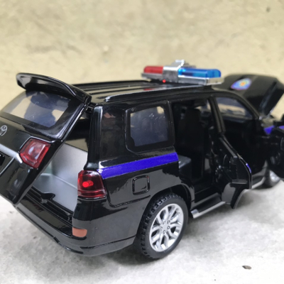 Mô hình xe Landcruiser Police CSCĐ Việt Nam tỷ lệ 1:32