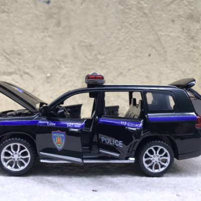 Mô hình xe Landcruiser Police CSCĐ Việt Nam tỷ lệ 1:32
