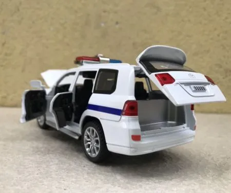 ​Mô hình xe Landcruiser Police CSGT VN tỷ lệ 1:32
