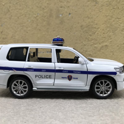 Mô hình xe Landcruiser Police CSGT VN tỷ lệ 1:32