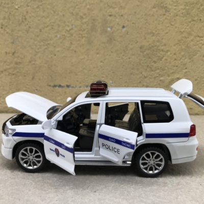 Mô hình xe Landcruiser Police CSGT VN tỷ lệ 1:32
