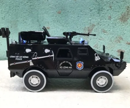 ​Mô hình xe Police Cảnh sát cơ động tỷ lệ 1:24