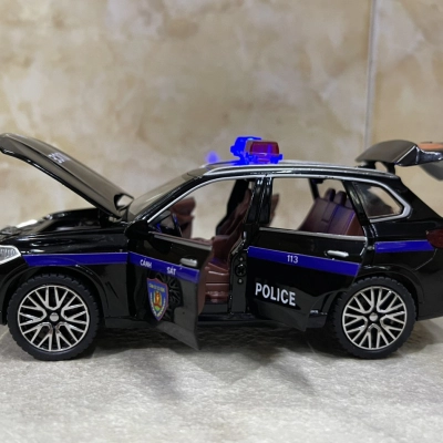 ​Mô hình xe Police CSCĐ 113 BMW X5 tỷ lệ 1:32