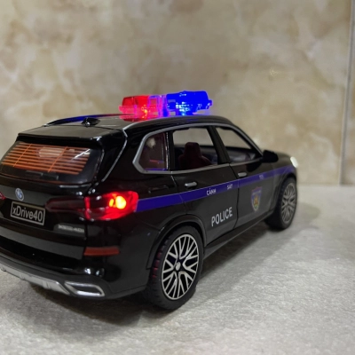​Mô hình xe Police CSCĐ 113 BMW X5 tỷ lệ 1:32