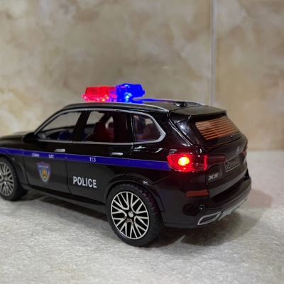 ​Mô hình xe Police CSCĐ 113 BMW X5 tỷ lệ 1:32