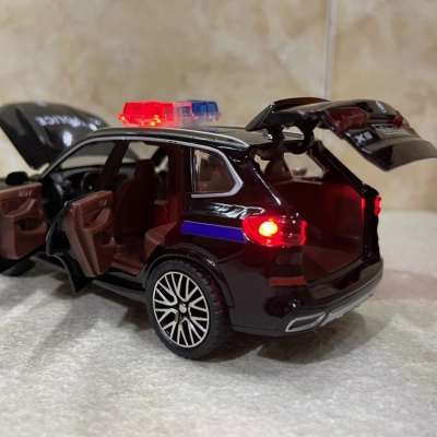 ​Mô hình xe Police CSCĐ 113 BMW X5 tỷ lệ 1:32