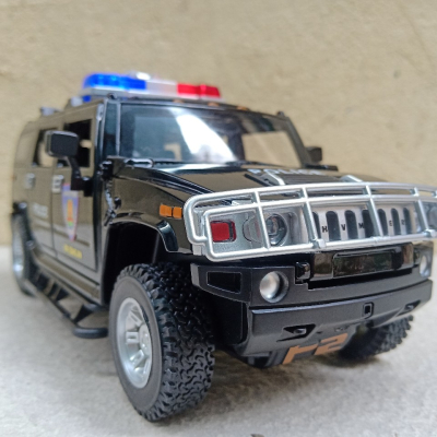 ​Mô hình xe Police CSCĐ VN HUMMER H2 tỷ lệ 1:24
