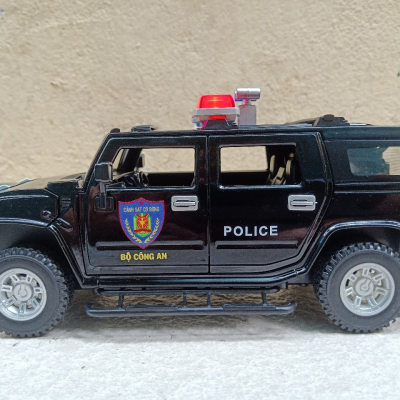 ​Mô hình xe Police CSCĐ VN HUMMER H2 tỷ lệ 1:24