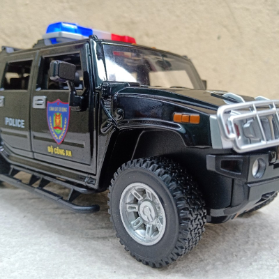 ​Mô hình xe Police CSCĐ VN HUMMER H2 tỷ lệ 1:24