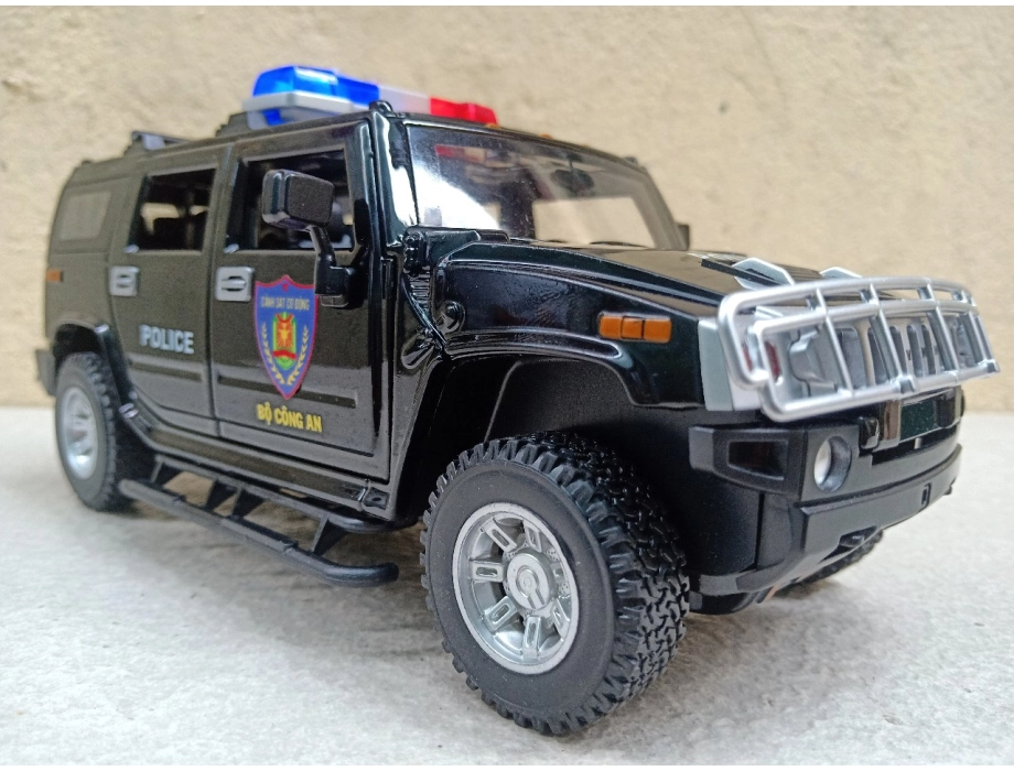 ​Mô hình xe Police CSCĐ VN HUMMER H2 tỷ lệ 1:24