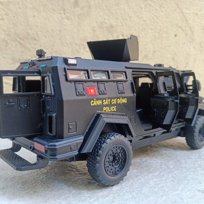 ​Mô hình xe Police CSCĐ VN Sabretooth tiger tỷ lệ 1:32