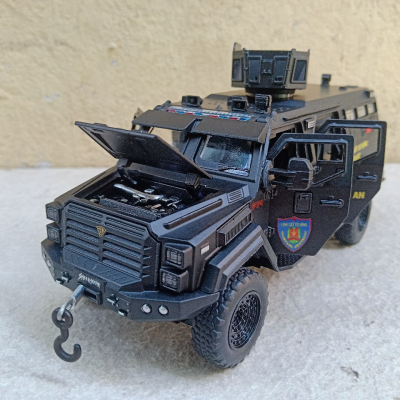 ​Mô hình xe Police CSCĐ VN Sabretooth tiger tỷ lệ 1:32