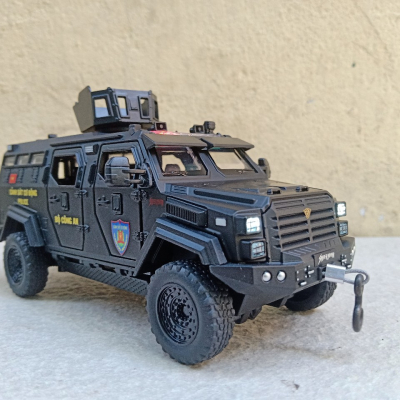 ​Mô hình xe Police CSCĐ VN Sabretooth tiger tỷ lệ 1:32