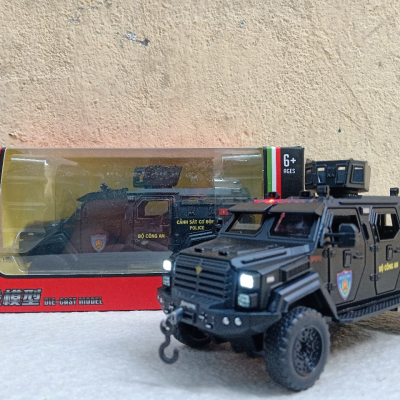 ​Mô hình xe Police CSCĐ VN Sabretooth tiger tỷ lệ 1:32