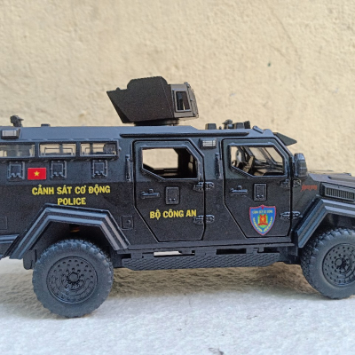 ​Mô hình xe Police CSCĐ VN Sabretooth tiger tỷ lệ 1:32