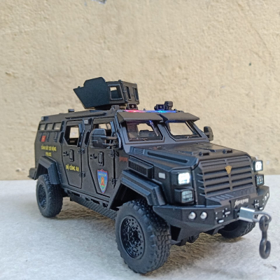 ​Mô hình xe Police CSCĐ VN Sabretooth tiger tỷ lệ 1:32