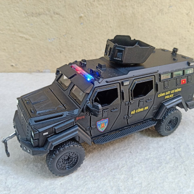 ​Mô hình xe Police CSCĐ VN Sabretooth tiger tỷ lệ 1:32