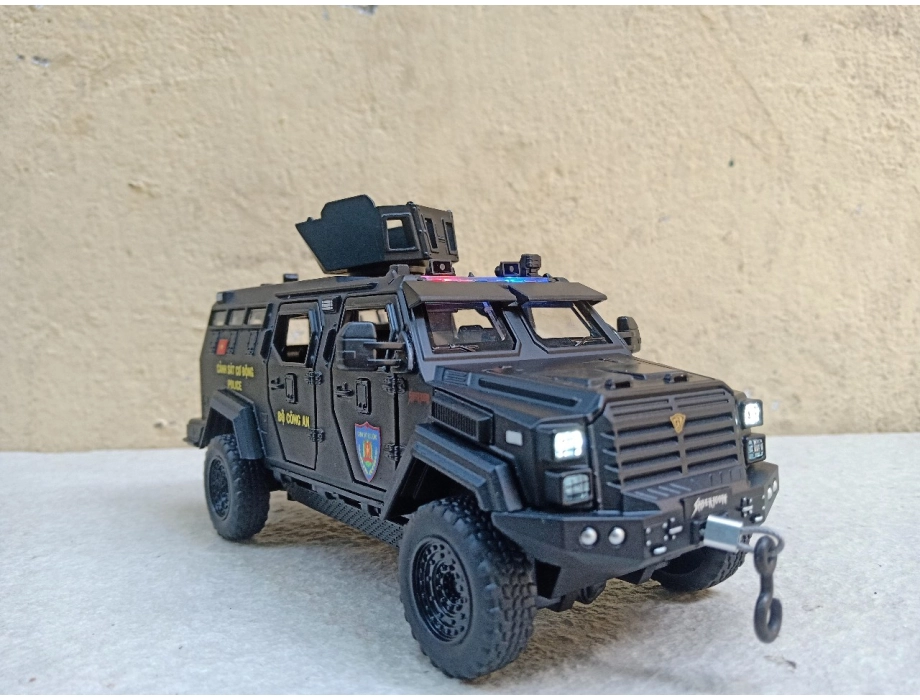 ​Mô hình xe Police CSCĐ VN Sabretooth tiger tỷ lệ 1:32