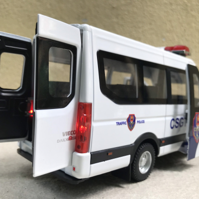 ​Mô hình xe Police CSGT IVECO tỷ lệ 1:24
