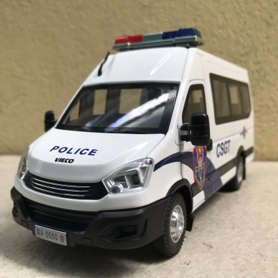 ​Mô hình xe Police CSGT IVECO tỷ lệ 1:24