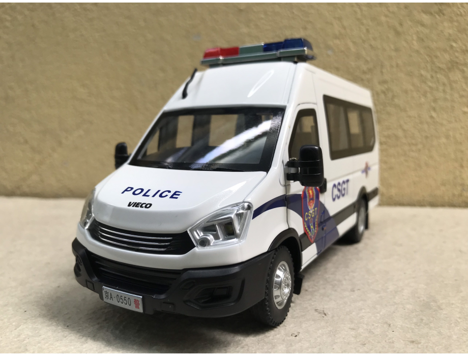 ​Mô hình xe Police CSGT IVECO tỷ lệ 1:24