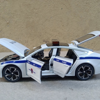 ​Mô hình xe Police CSGT VN AUDI RS7 Tỷ lệ 1:32