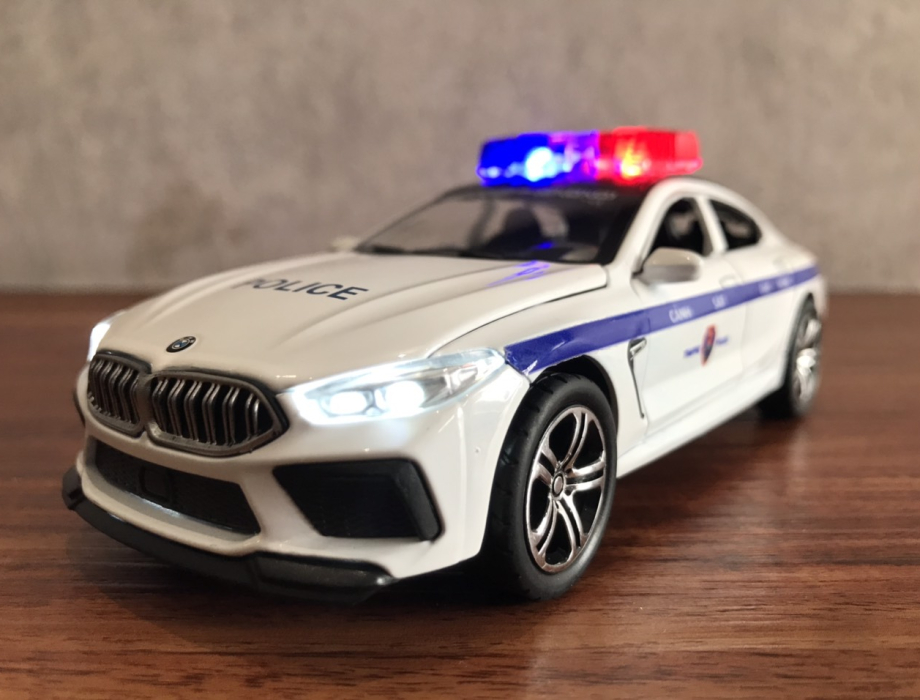 Mô hình xe Cảnh Sát CSGT VN BMW M8 tỷ lệ 1:32 Mô hình xe Cảnh Sát CSGT VN BMW M8 tỷ lệ 1:32